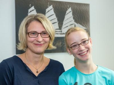 Neele mit ihrewr Mutter Ulrike Labudda.